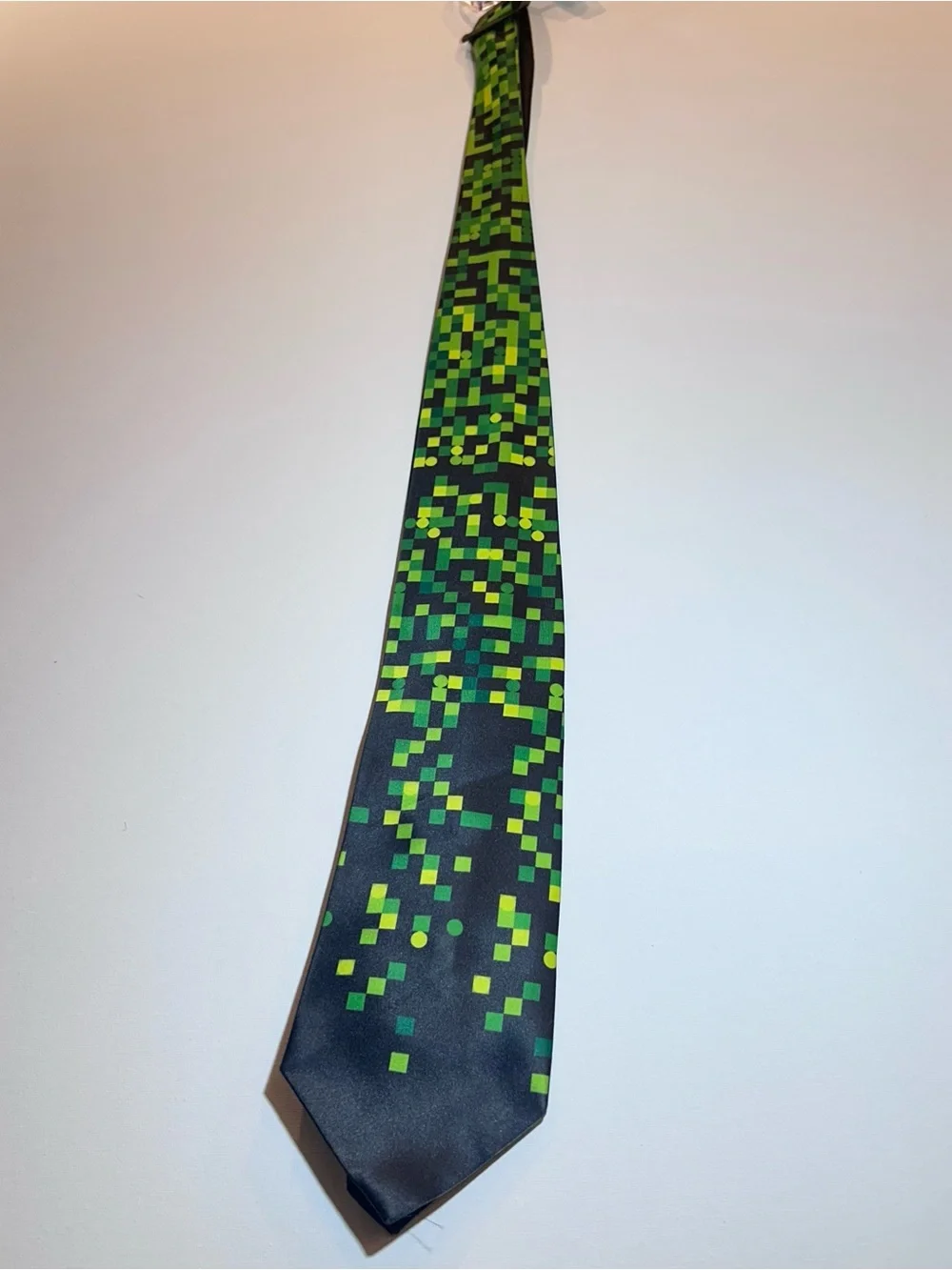 Men’s Black Green Pixel Geometric 8-Bit Digital Tech Necktie